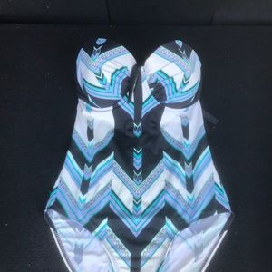 SKYE by Infinity Raine Swim - Gorgeous Skye one piece swimsuit size S/P SKYE by Infinity Raine Swim - Gorgeous Skye one piece swimsuit size S/P